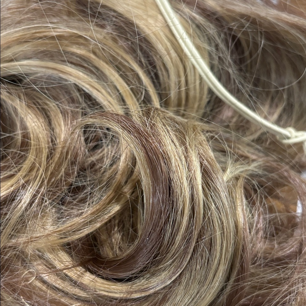 Elegant Brown and Blonde Hair Extension - Picture 4 of 4